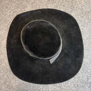 Vintage Youngs Womens Black Velvet Wide Brim Hat Fedora Bow Accent Retro